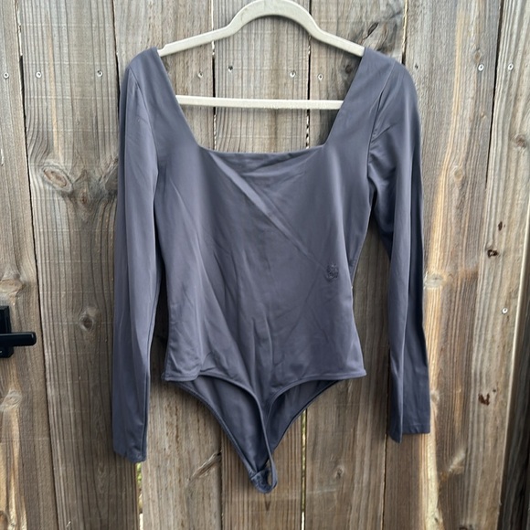 Aritzia Babaton Contour Squareneck Long Sleeve Bodysuit Large - Picture 4 of 8